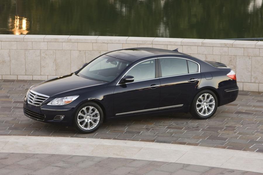  Hyundai Genesis Sedan 2009 года  (фото 8 из 47)